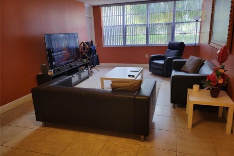 Condominio en venta en Pembroke Pines, Florida, 1 dormitorio, 70.61 m2 № 2252403 - foto 9
