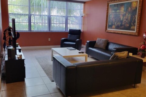 Condominio en venta en Pembroke Pines, Florida, 1 dormitorio, 70.61 m2 № 2252403 - foto 10