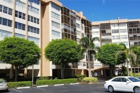 Condominio en venta en Pembroke Pines, Florida, 1 dormitorio, 70.61 m2 № 2252403 - foto 17