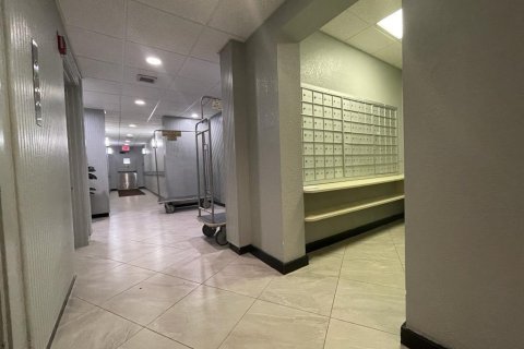Condominio en venta en Pembroke Pines, Florida, 1 dormitorio, 70.61 m2 № 2252403 - foto 21