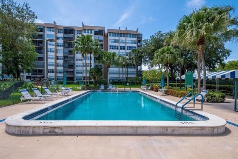 Condominio en venta en Pembroke Pines, Florida, 1 dormitorio, 70.61 m2 № 2252403 - foto 23
