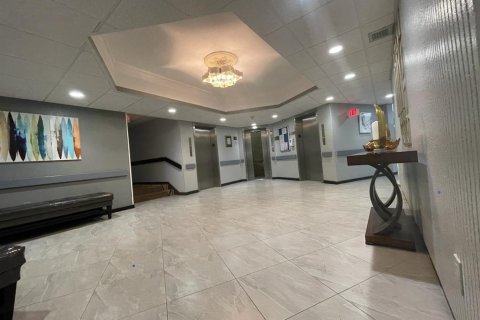 Condominio en venta en Pembroke Pines, Florida, 1 dormitorio, 70.61 m2 № 2252403 - foto 20