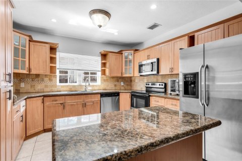 Casa en alquiler en Miami, Florida, 2 dormitorios, 278.99 m2 № 1976495 - foto 7