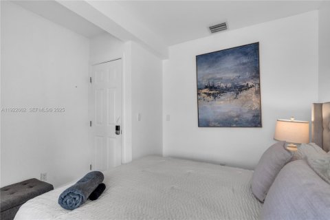 Casa en alquiler en Miami, Florida, 2 dormitorios, 278.99 m2 № 1976495 - foto 17