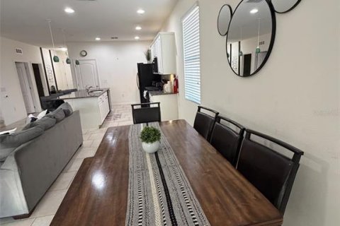 Townhouse in Davenport, Florida 5 bedrooms, 228.54 sq.m. № 2391315 - photo 15