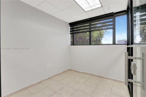 Propiedad comercial en venta en Coral Gables, Florida № 1770429 - foto 8