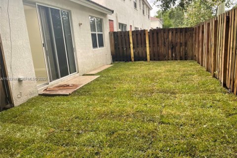 Снять в аренду таунхаус в Хомстед, Флорида 2 спальни, 97.18м2, № 1990608 - фото 22