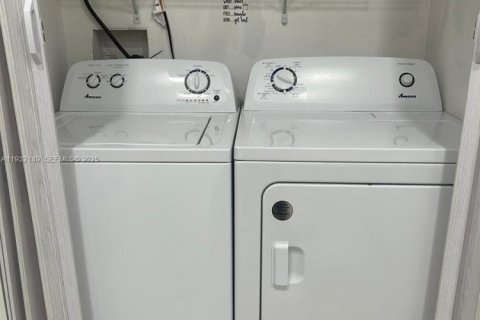 Снять в аренду таунхаус в Хомстед, Флорида 2 спальни, 97.18м2, № 1990608 - фото 19