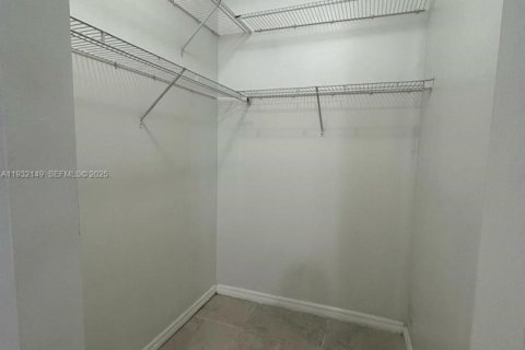 Снять в аренду таунхаус в Хомстед, Флорида 2 спальни, 97.18м2, № 1990608 - фото 11