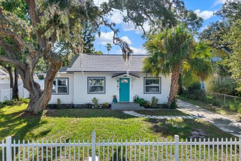 House in Clearwater, Florida 2 bedrooms, 86.4 sq.m. № 2310575