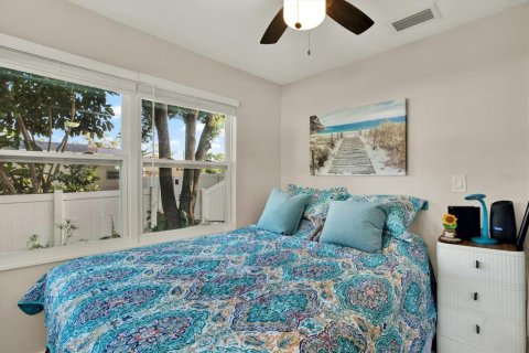 House in Clearwater, Florida 2 bedrooms, 86.4 sq.m. № 2310575 - photo 7