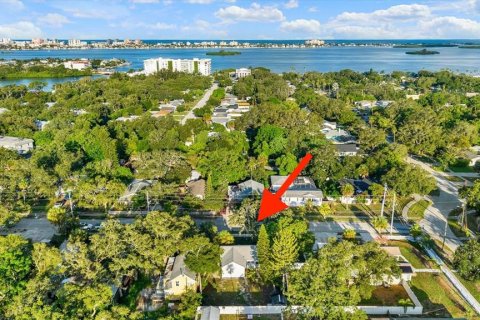House in Clearwater, Florida 2 bedrooms, 86.4 sq.m. № 2310575 - photo 12