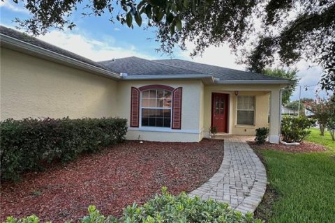 House in Ocala, Florida 2 bedrooms, 139.73 sq.m. № 1797207 - photo 2