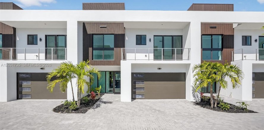 Adosado en Dania Beach, Florida 3 dormitorios, 189.52 m2 № 2085338