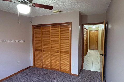 House in Miami, Florida 3 bedrooms, 141.77 sq.m. № 2031323 - photo 24