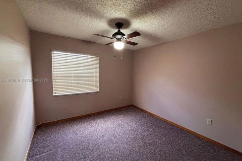 House in Miami, Florida 3 bedrooms, 141.77 sq.m. № 2031323 - photo 23