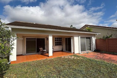 House in Miami, Florida 3 bedrooms, 141.77 sq.m. № 2031323 - photo 30