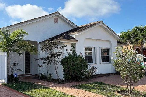 House in Miami, Florida 3 bedrooms, 141.77 sq.m. № 2031323