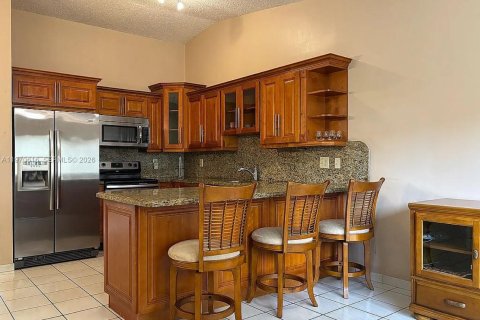 House in Miami, Florida 3 bedrooms, 141.77 sq.m. № 2031323 - photo 14