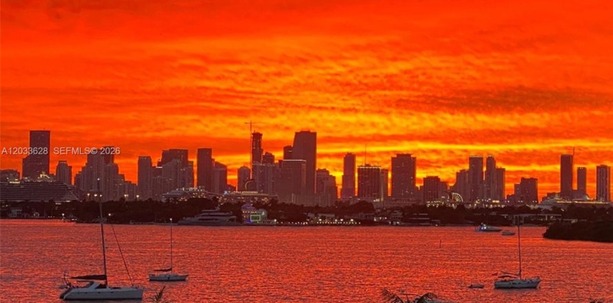 Condo à Miami Beach, Floride, 2 chambres  № 2276385