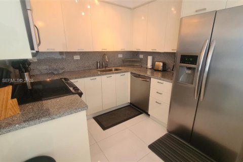 Copropriété à louer à Miami Beach, Floride: 2 chambres, 99.59 m2 № 2276385 - photo 11