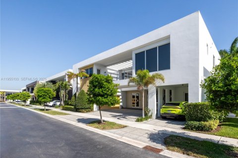 Villa ou maison à vendre à Doral, Floride: 6 chambres, 452.81 m2 № 2009728 - photo 3