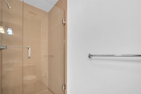 Condominio en alquiler en Miami, Florida, 1 dormitorio, 83.8 m2 № 2026891 - foto 12