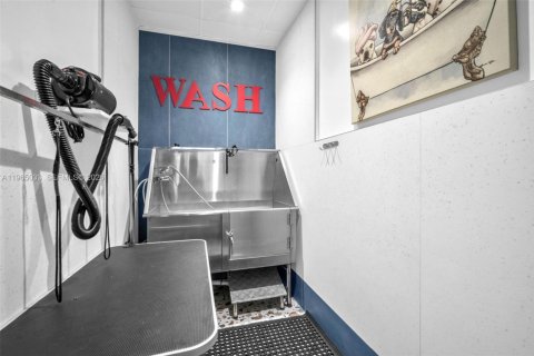 Condominio en alquiler en Miami, Florida, 1 dormitorio, 83.8 m2 № 2026891 - foto 28