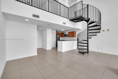 Condominio en alquiler en Miami, Florida, 1 dormitorio, 83.8 m2 № 2026891 - foto 8