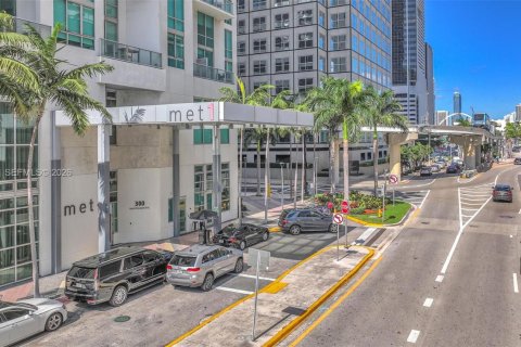 Condominio en alquiler en Miami, Florida, 1 dormitorio, 83.8 m2 № 2026891 - foto 30