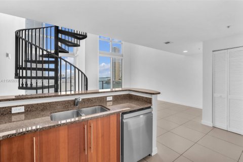 Condominio en alquiler en Miami, Florida, 1 dormitorio, 83.8 m2 № 2026891 - foto 6