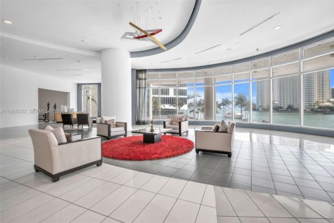 Condominio en alquiler en Miami, Florida, 1 dormitorio, 83.8 m2 № 2026891 - foto 25