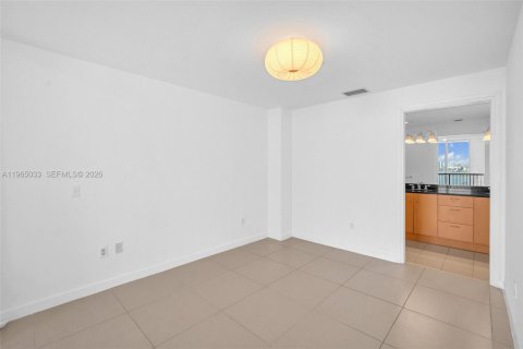 Condominio en alquiler en Miami, Florida, 1 dormitorio, 83.8 m2 № 2026891 - foto 20