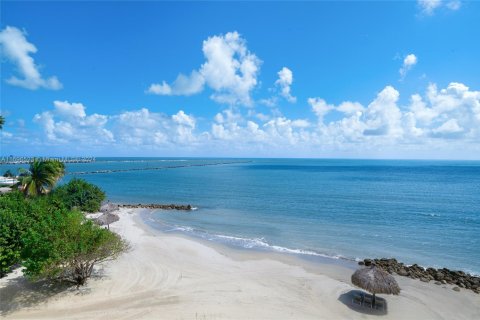 Copropriété à vendre à Miami Beach, Floride: 4 chambres, 357.58 m2 № 1861571 - photo 14