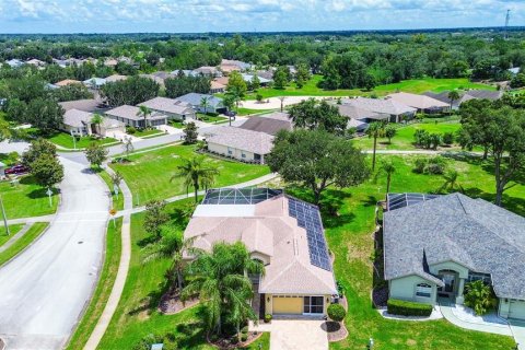 House in Hudson, Florida 3 bedrooms, 174.47 sq.m. № 2289593