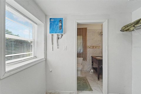 House in Port Richey, Florida 4 bedrooms, 111.48 sq.m. № 2386640 - photo 12