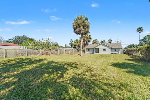 House in Port Richey, Florida 4 bedrooms, 111.48 sq.m. № 2386640 - photo 16