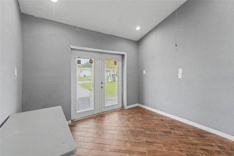 House in Port Richey, Florida 4 bedrooms, 111.48 sq.m. № 2386640 - photo 11