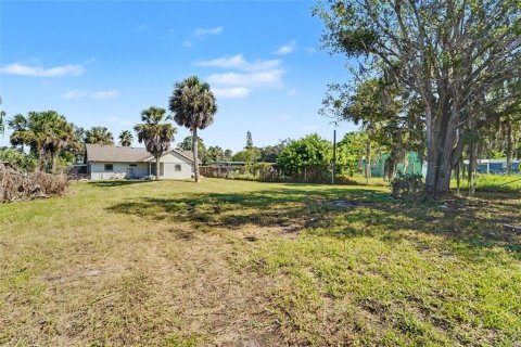 House in Port Richey, Florida 4 bedrooms, 111.48 sq.m. № 2386640 - photo 15
