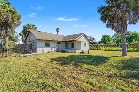 House in Port Richey, Florida 4 bedrooms, 111.48 sq.m. № 2386640 - photo 14