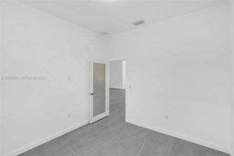 House in Lehigh Acres, Florida 4 bedrooms № 2387961 - photo 24