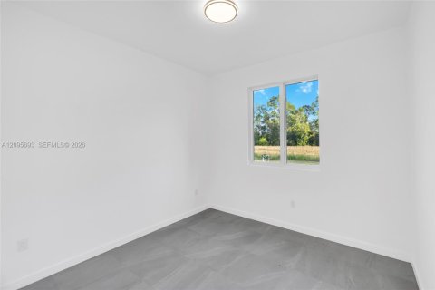 House in Lehigh Acres, Florida 4 bedrooms № 2387961 - photo 23