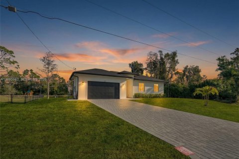 House in Lehigh Acres, Florida 4 bedrooms № 2387961 - photo 8