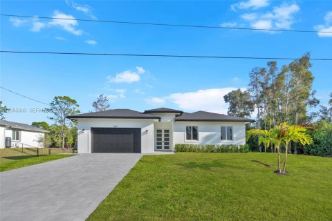 House in Lehigh Acres, Florida 4 bedrooms № 2387961 - photo 6