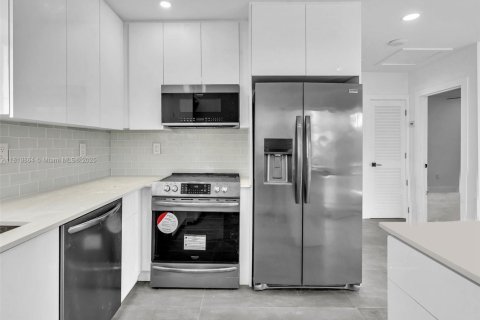 Copropriété à louer à North Miami, Floride: 2 chambres, 666.11 m2 № 1777707 - photo 16