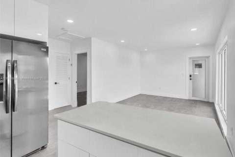 Copropriété à louer à North Miami, Floride: 2 chambres, 666.11 m2 № 1777707 - photo 17