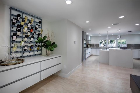 House in Coral Gables, Florida 7 bedrooms, 633.13 sq.m. № 1738790 - photo 7