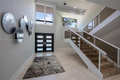 House in Coral Gables, Florida 7 bedrooms, 633.13 sq.m. № 1738790 - photo 11