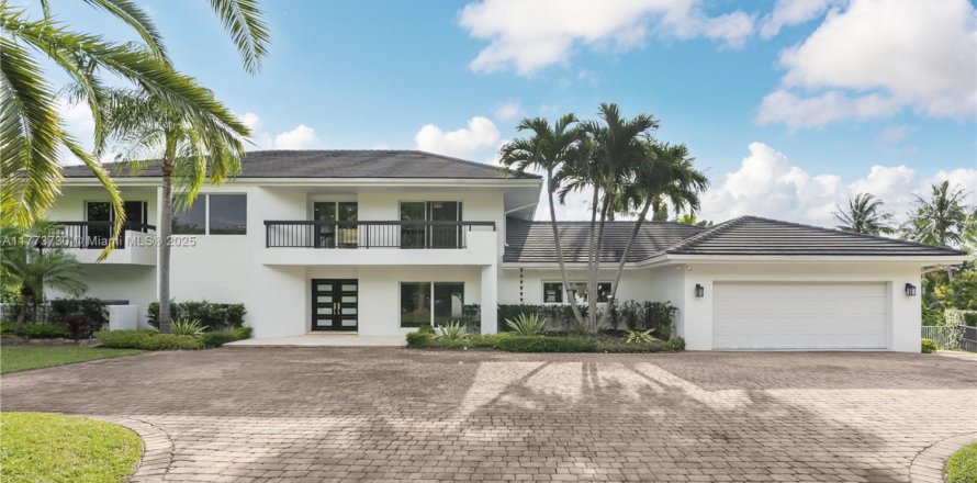 House in Coral Gables, Florida 7 bedrooms, 633.13 sq.m. № 1738790