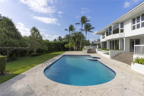 House in Coral Gables, Florida 7 bedrooms, 633.13 sq.m. № 1738790 - photo 17